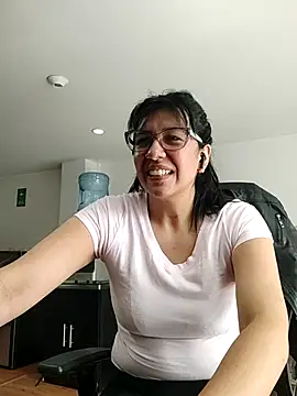 Snapshot of aisha_latina chatting on November 18, 2025, 3:04 pm aisha latina online show from November 18, 2025, 3:04 pm