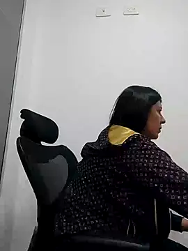 Snapshot of aisha_latina chatting on February 12, 2025, 9:01 pm aisha latina online show from February 12, 2025, 9:01 pm