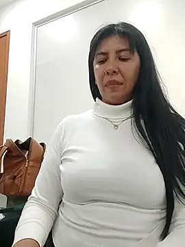 Snapshot of aisha_latina chatting on September 23, 2025, 5:09 pm aisha latina online show from September 23, 2025, 5:09 pm