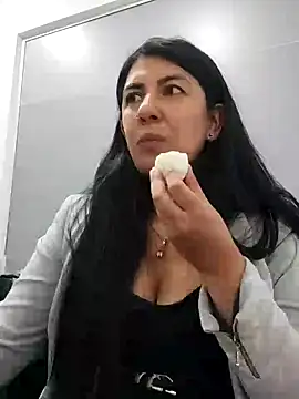 Snapshot of aisha_latina chatting on February 21, 2025, 1:33 pm aisha latina online show from February 21, 2025, 1:33 pm