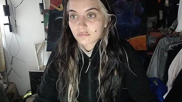 Snapshot of mariecam420 chatting on March 21, 2025, 4:29 pm mariecam420 online show from March 21, 2025, 4:29 pm