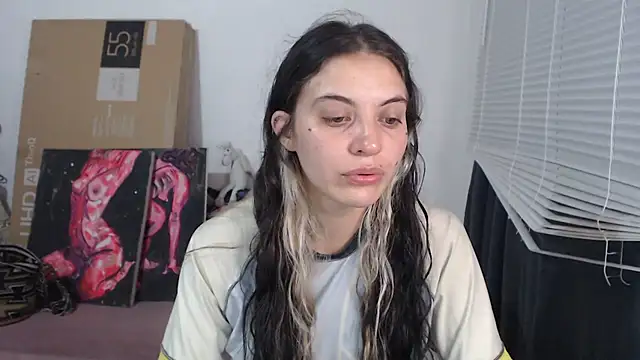 Snapshot of mariecam420 chatting on October 12, 2025, 8:16 am mariecam420 online show from October 12, 2025, 8:16 am