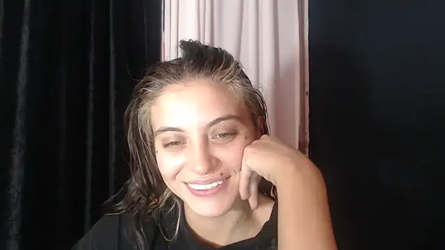 Snapshot of mariecam420 chatting on February 24, 2025, 12:52 am mariecam420 online show from February 24, 2025, 12:52 am