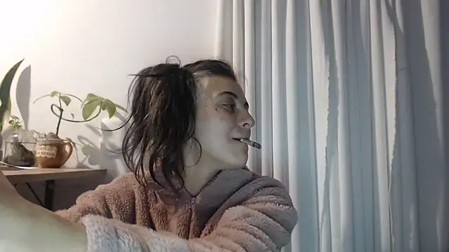Snapshot of mariecam420 chatting on March 19, 2025, 2:05 am mariecam420 online show from March 19, 2025, 2:05 am