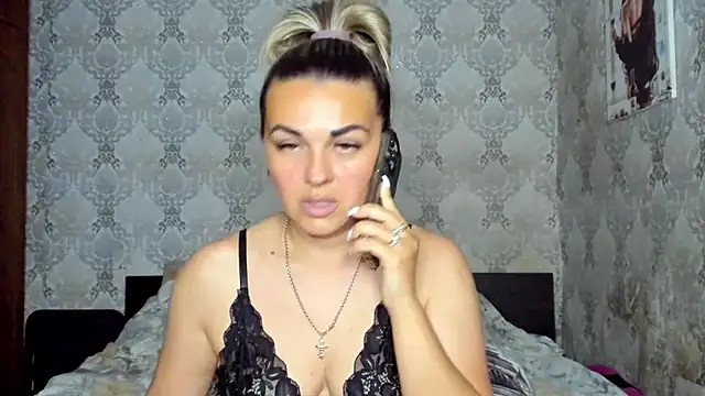Snapshot of NicoletMoore chatting on June 12, 2026, 7:55 pm NicoletMoore online show from June 12, 2026, 7:55 pm