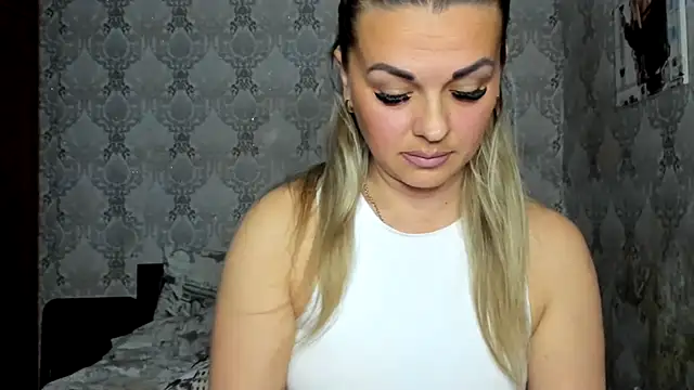 NicoletMoore online show from March 30, 2026, 7:04 pm