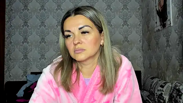 NicoletMoore online show from April 15, 2026, 7:18 pm