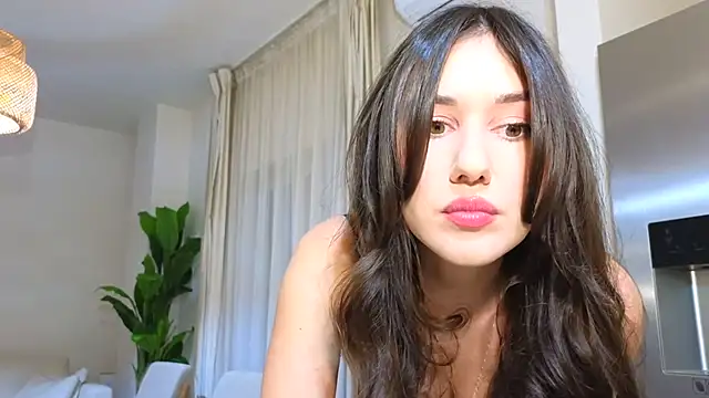 diamond desiree online show from February 6, 2025, 10:21 pm