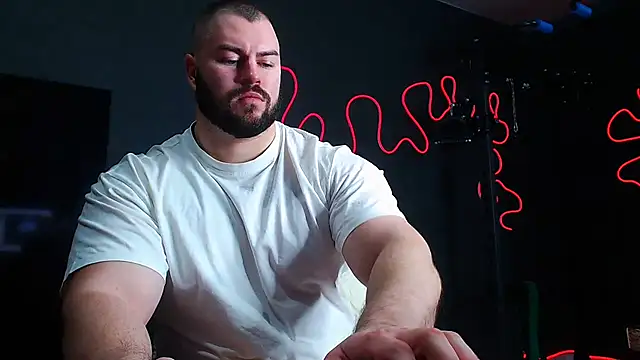 Snapshot of muscularjohnforuX chatting on February 13, 2026, 9:31 am muscularjohnforuX online show from February 13, 2026, 9:31 am