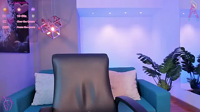 miataylorr1 online show from November 24, 2025, 11:43 am