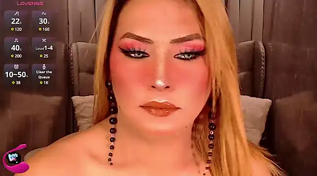 Snapshot of QUEEN_GIAMOORE69 chatting on February 25, 2025, 8:53 pm QUEEN GIAMOORE69 online show from February 25, 2025, 8:53 pm