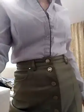 baby sweet girl  online show from February 26, 2026, 10:32 pm