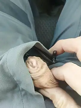 StarredAndrej online show from November 7, 2025, 2:21 pm