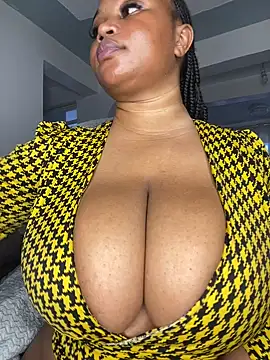 Snapshot of Hyra_Ari chatting on February 14, 2026, 6:02 am Hyra Ari online show from February 14, 2026, 6:02 am