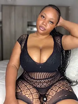 Snapshot of Hyra_Ari chatting on February 8, 2026, 6:16 pm Hyra Ari online show from February 8, 2026, 6:16 pm