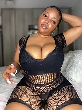 Snapshot of Hyra_Ari chatting on February 14, 2026, 8:20 pm Hyra Ari online show from February 14, 2026, 8:20 pm