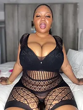 Snapshot of Hyra_Ari chatting on February 5, 2026, 2:13 pm Hyra Ari online show from February 5, 2026, 2:13 pm