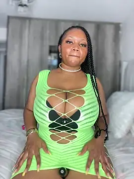 Snapshot of Hyra_Ari chatting on December 16, 2025, 1:59 pm Hyra Ari online show from December 16, 2025, 1:59 pm