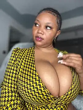 Snapshot of Hyra_Ari chatting on February 22, 2026, 12:35 am Hyra Ari online show from February 22, 2026, 12:35 am