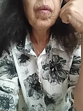 Susannemilf online show from October 19, 2025, 5:26 pm