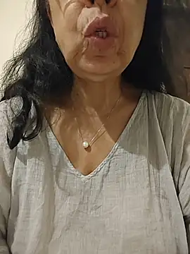 Susannemilf online show from April 3, 2026, 3:57 am