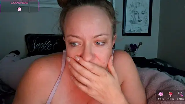 julimonroe online show from November 5, 2025, 1:52 am