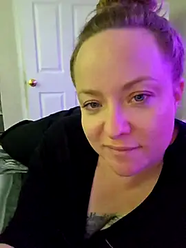 Snapshot of julimonroe chatting on March 8, 2025, 12:33 am julimonroe online show from March 8, 2025, 12:33 am