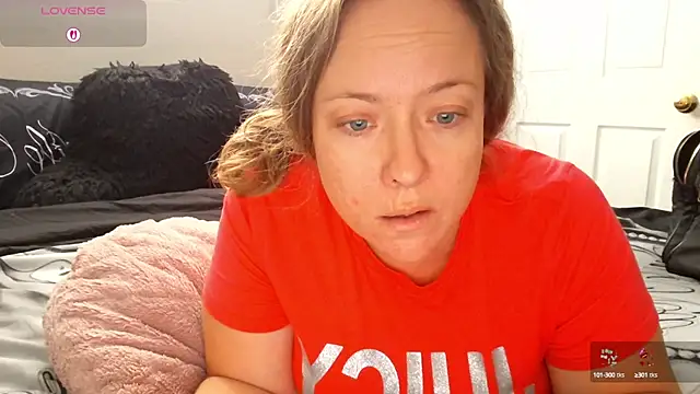 Snapshot of julimonroe chatting on September 16, 2025, 3:02 pm julimonroe online show from September 16, 2025, 3:02 pm