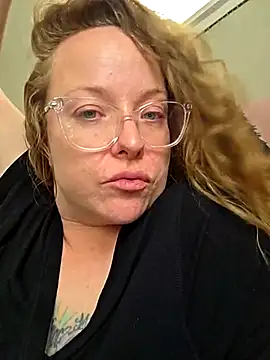 Snapshot of julimonroe chatting on March 11, 2025, 8:09 pm julimonroe online show from March 11, 2025, 8:09 pm