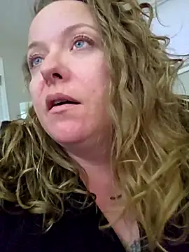 Snapshot of julimonroe chatting on March 12, 2025, 1:03 am julimonroe online show from March 12, 2025, 1:03 am