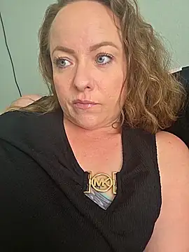 julimonroe online show from April 1, 2026, 3:53 pm