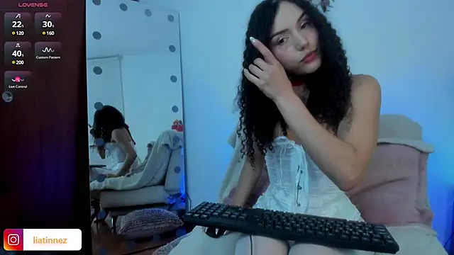 Snapshot of Lia_Tinez chatting on February 5, 2025, 1:26 am Lia Tinez online show from February 5, 2025, 1:26 am