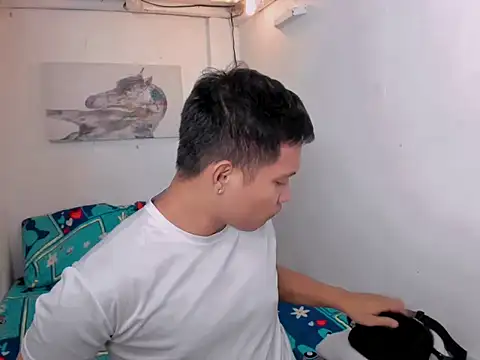 Snapshot of xSebastian19 chatting on December 15, 2025, 10:26 pm xSebastian19 online show from December 15, 2025, 10:26 pm