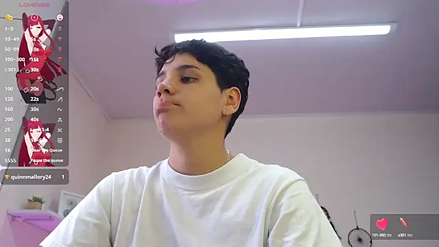 Snapshot of bad_giirl_ chatting on February 21, 2025, 7:32 pm bad giirl online show from February 21, 2025, 7:32 pm