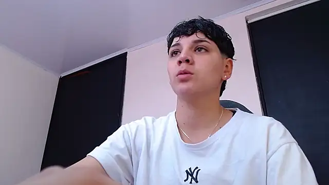 Snapshot of bad_giirl_ chatting on December 13, 2024, 4:38 pm bad giirl online show from December 13, 2024, 4:38 pm