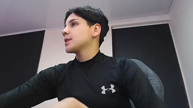 Snapshot of bad_giirl_ chatting on February 20, 2025, 8:03 pm bad giirl online show from February 20, 2025, 8:03 pm