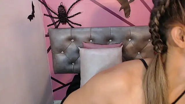 greatASS Latina online show from October 31, 2025, 11:40 am