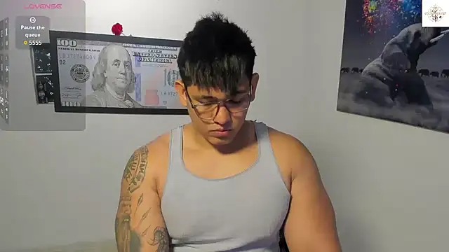 Snapshot of Colton_Massif chatting on November 15, 2025, 12:36 am Colton Massif online show from November 15, 2025, 12:36 am