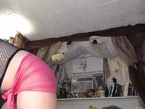 MaxiMillz online show from March 8, 2025, 2:45 am