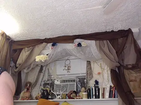 MaxiMillz online show from February 23, 2025, 3:13 am