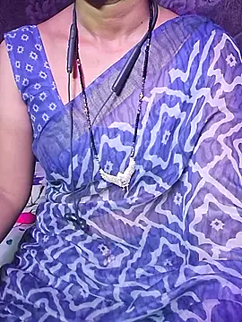 Snapshot of XBHUUME chatting on October 9, 2025, 5:13 pm XBHUUME online show from October 9, 2025, 5:13 pm