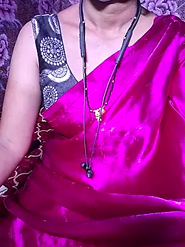Snapshot of XBHUUME chatting on July 13, 2026, 5:23 pm XBHUUME online show from July 13, 2026, 5:23 pm