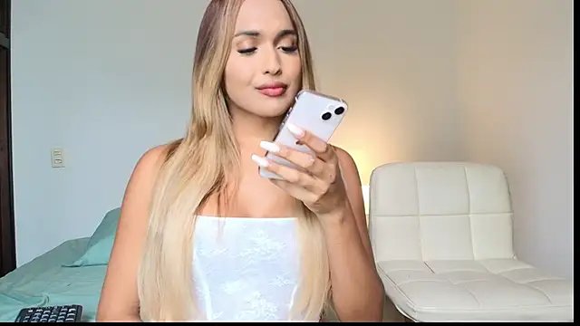 Snapshot of carminaurmommy chatting on December 17, 2024, 7:04 pm carminaurmommy online show from December 17, 2024, 7:04 pm