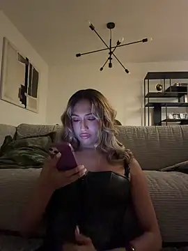 Snapshot of carminaurmommy chatting on December 2, 2025, 12:44 am carminaurmommy online show from December 2, 2025, 12:44 am