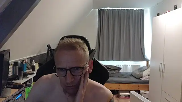 sexmenlion online show from April 23, 2026, 5:36 pm