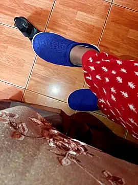 Snapshot of feet_toes chatting on December 15, 2025, 6:19 am feet toes online show from December 15, 2025, 6:19 am