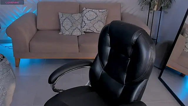 MadelineFox online show from January 15, 2026, 9:23 am