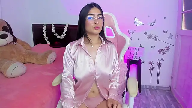Snapshot of Blue_Petite chatting on February 7, 2025, 3:41 pm Blue Petite online show from February 7, 2025, 3:41 pm