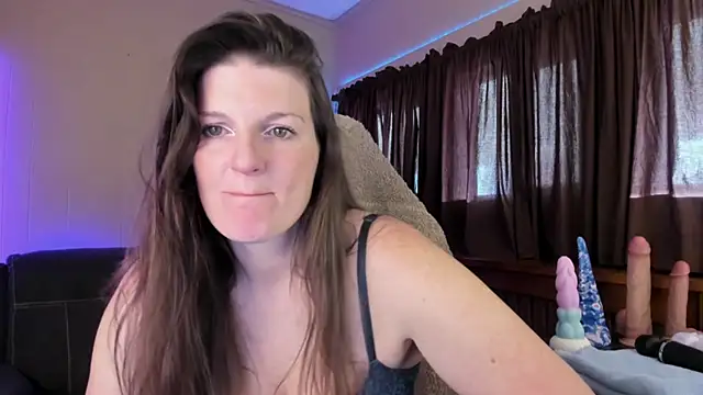 Kelly Carolina online show from November 8, 2025, 1:14 pm