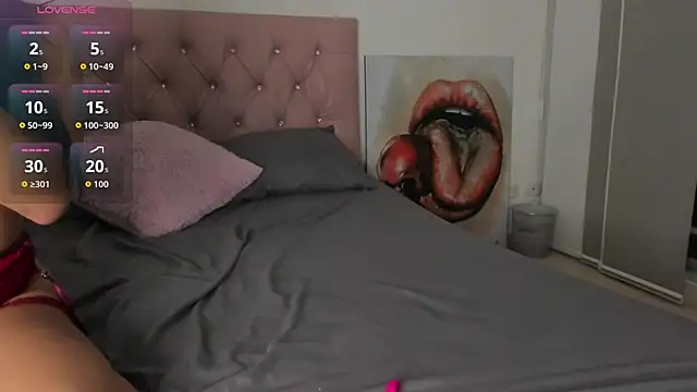 Snapshot of sofiaa_snoww chatting on October 21, 2025, 12:11 am sofiaa snoww online show from October 21, 2025, 12:11 am